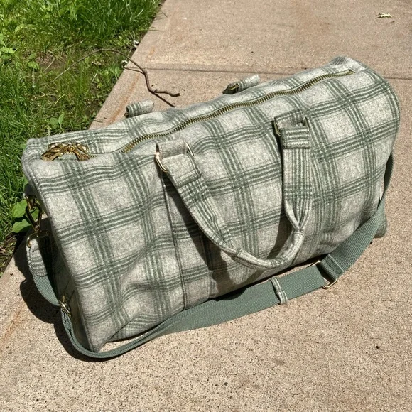 Stoney Clover Lane Wool Plaid Duffle Bag Snowed In Green - Picture 5 of 17